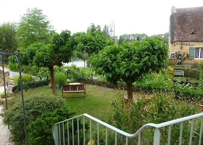 Logis-hotel Cote-rivage Hotel Badefols-sur-Dordogne